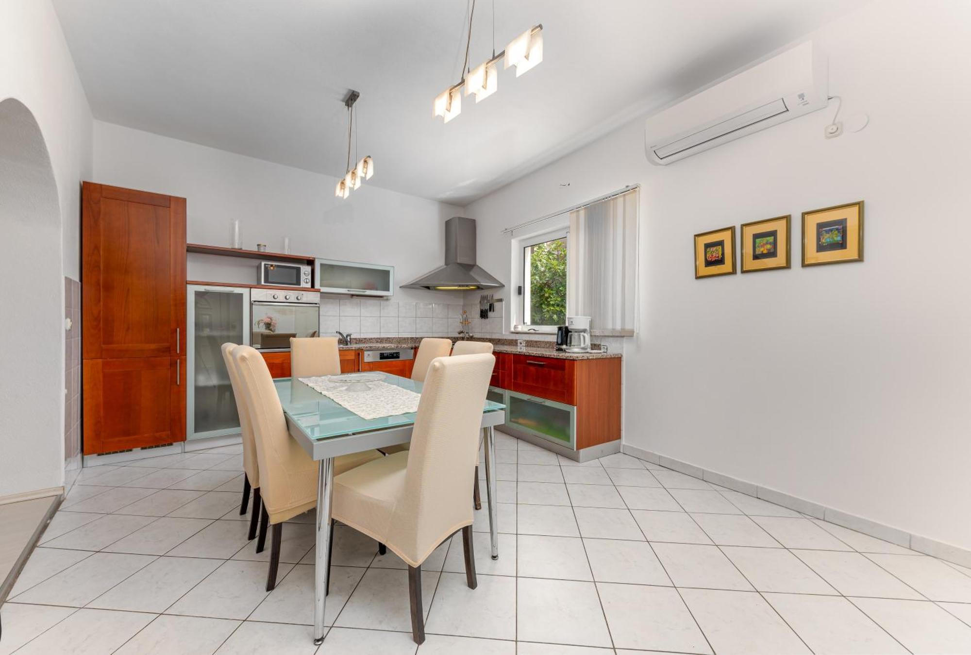 Apartments Gisela Makarska Bilik gambar